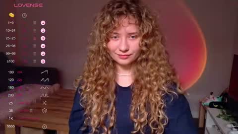 Snapshot of milounee chatting on 06.19.26 milounee online show from 06.19.26