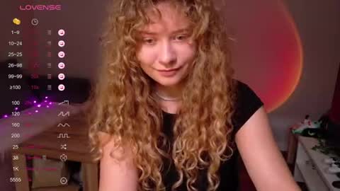 Snapshot of milounee chatting on 06.20.26 milounee online show from 06.20.26