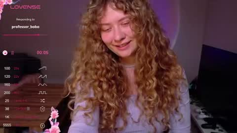 Snapshot of milounee chatting on 06.25.26 milounee online show from 06.25.26