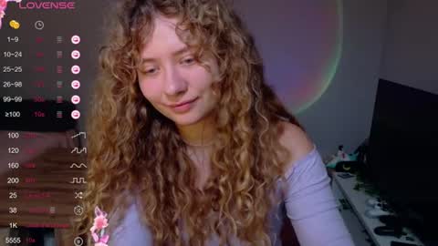 Snapshot of milounee chatting on 06.28.26 milounee online show from 06.28.26