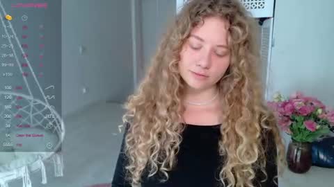 Snapshot of milounee chatting on 07.31.26 milounee online show from 07.31.26