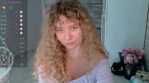 Snapshot of milounee chatting on 08.03.26 milounee online show from 08.03.26