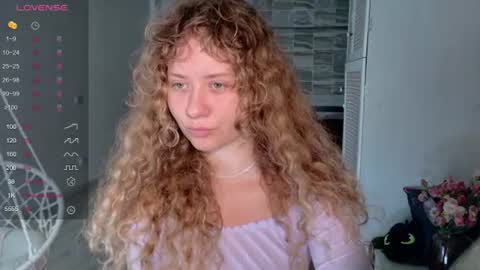Snapshot of milounee chatting on 08.05.26 milounee online show from 08.05.26