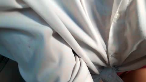 Snapshot of milu_curly chatting on 11.17.25 Milu online show from 11.17.25