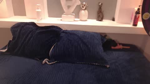 Milu Wallace  online show from 10.30.25