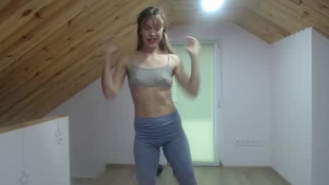 Snapshot of milusea chatting on 10.01.25 milusea online show from 10.01.25