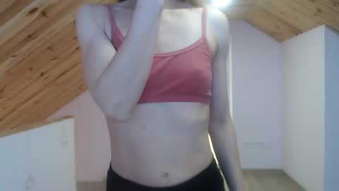 Snapshot of milusea chatting on 10.05.25 milusea online show from 10.05.25