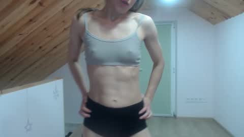 Snapshot of milusea chatting on 10.28.25 milusea online show from 10.28.25