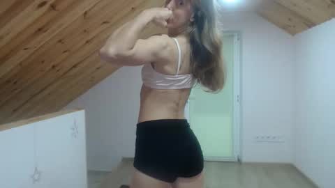 Snapshot of milusea chatting on 11.11.25 milusea online show from 11.11.25