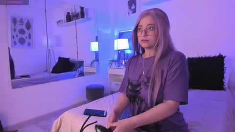 Miluu DH online show from 11.13.25