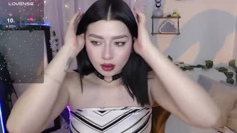 Snapshot of mily_thomson_b chatting on 11.25.25 Mily online show from 11.25.25