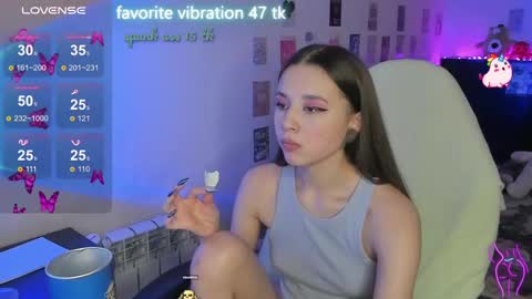 Snapshot of milyamess chatting on 03.09.25 Emily online show from 03.09.25