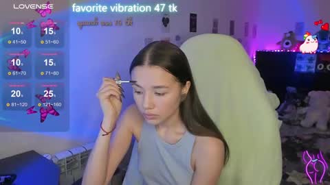 Snapshot of milyamess chatting on 03.10.25 Emily online show from 03.10.25