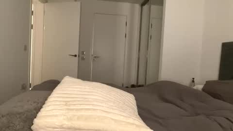 Mimi Monroe  online show from 02.20.26