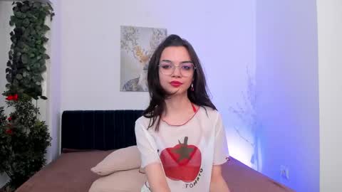 Snapshot of mimi_petitte chatting on 05.06.26 Mimi online show from 05.06.26