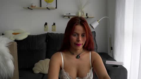 Snapshot of mimifoxz chatting on 11.02.25 Mimi online show from 11.02.25