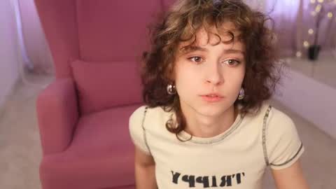 Snapshot of mimilicks chatting on 09.10.25 IRIS online show from 09.10.25