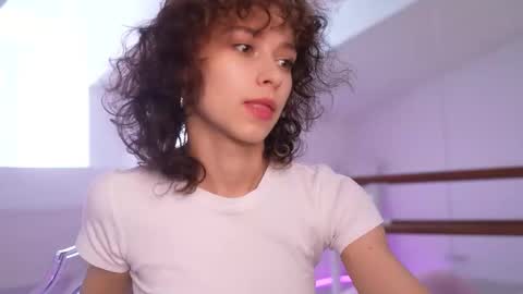 Snapshot of mimilicks chatting on 09.12.25 IRIS online show from 09.12.25