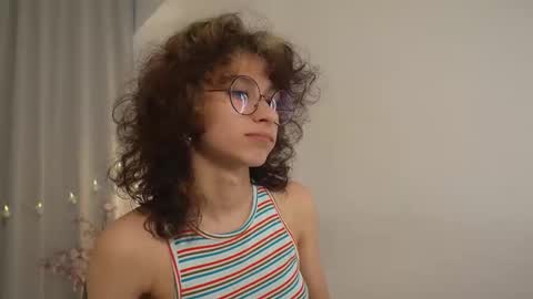 Snapshot of mimilicks chatting on 09.17.25 IRIS online show from 09.17.25