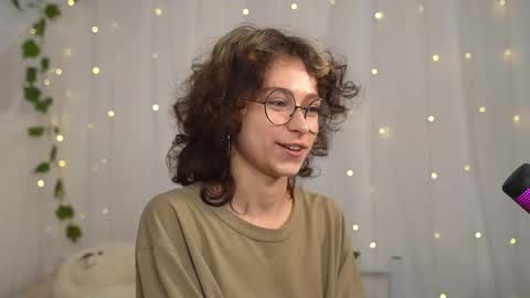 Snapshot of mimilicks chatting on 09.19.25 IRIS online show from 09.19.25