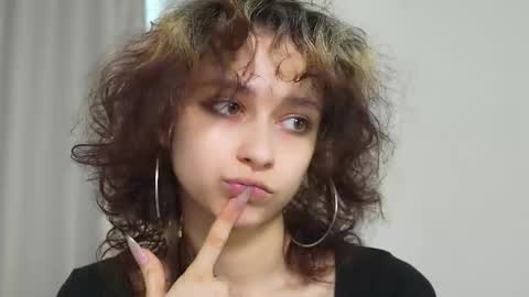 Snapshot of mimilicks chatting on 10.18.25 IRIS online show from 10.18.25