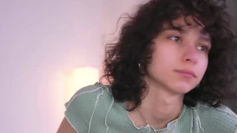 Snapshot of mimilicks chatting on 11.06.25 IRIS online show from 11.06.25