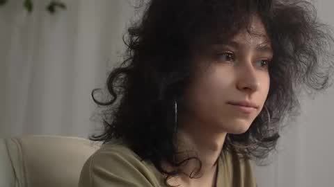 Snapshot of mimilicks chatting on 11.08.25 IRIS online show from 11.08.25