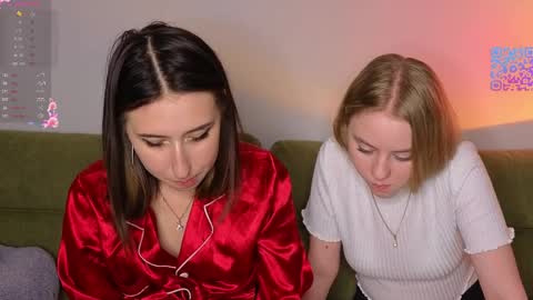 Snapshot of mimipaws chatting on 04.06.26 MilaBlack and StacyBlonde Today unboxing Lovens OMG online show from 04.06.26