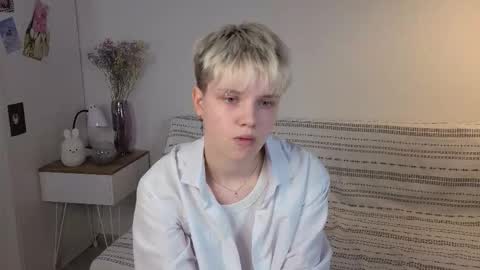 Snapshot of mimipuff chatting on 10.17.25 Sonya online show from 10.17.25