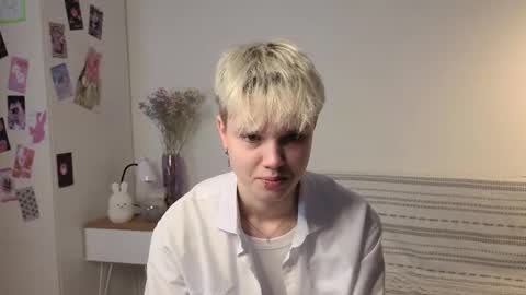 Snapshot of mimipuff chatting on 10.18.25 Sonya online show from 10.18.25