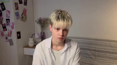 Snapshot of mimipuff chatting on 10.19.25 Sonya online show from 10.19.25