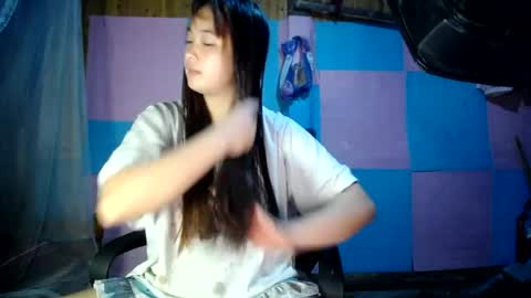 Snapshot of min_baby chatting on 06.25.26 min_baby online show from 06.25.26