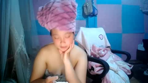 Snapshot of min_baby chatting on 07.27.26 min_baby online show from 07.27.26