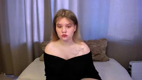 hi Im Mina  online show from 03.01.25