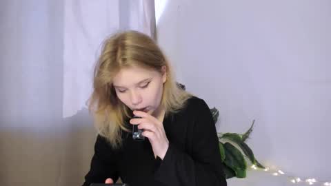 hi Im Mina  online show from 03.11.25