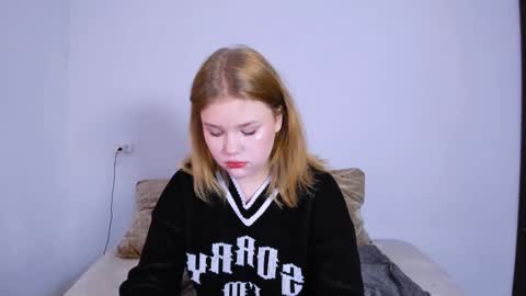 hi Im Mina  online show from 10.22.25