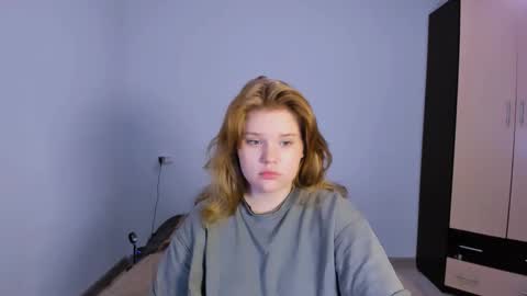 hi Im Mina  online show from 11.22.25