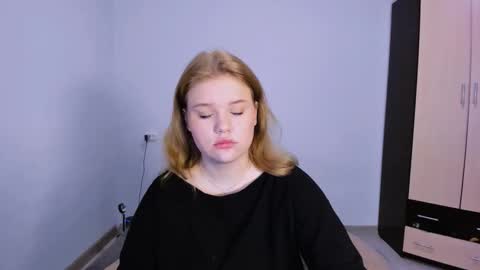 hi Im Mina  online show from 11.24.25