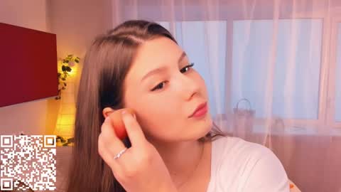 Snapshot of minditrelles chatting on 10.22.25 Mindi online show from 10.22.25