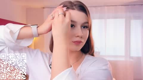 Snapshot of minditrelles chatting on 10.29.25 Mindi online show from 10.29.25