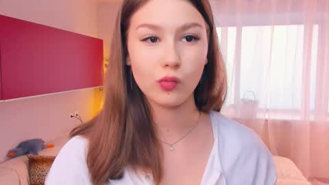 Snapshot of minditrelles chatting on 11.02.25 Mindi online show from 11.02.25