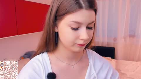 Snapshot of minditrelles chatting on 11.08.25 Mindi online show from 11.08.25