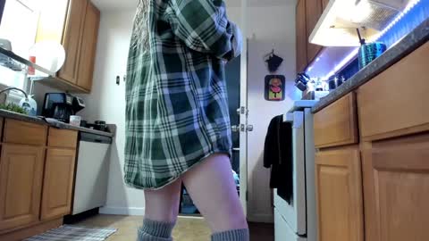 Snapshot of mindymars chatting on 12.19.24 Mindy Mars online show from 12.19.24