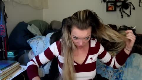 Snapshot of mindymars chatting on 01.08.25 Mindy Mars online show from 01.08.25