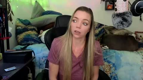 Snapshot of mindymars chatting on 02.19.25 Mindy Mars online show from 02.19.25