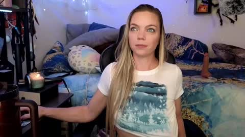 Snapshot of mindymars chatting on 02.26.25 Mindy Mars online show from 02.26.25