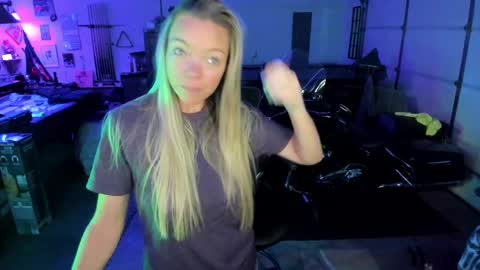 Snapshot of mindymars chatting on 10.17.25 Mindy Mars online show from 10.17.25