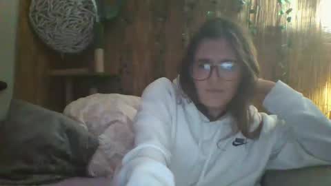 Snapshot of mindymounds chatting on 10.16.25 Mindy online show from 10.16.25