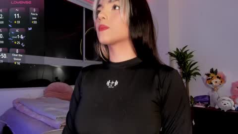 My name is Fer Nice to meet you  give it a thumbs up please its important online show from 03.05.25