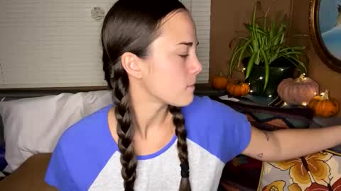 Snapshot of minimaggie chatting on 10.18.25 minimaggie online show from 10.18.25